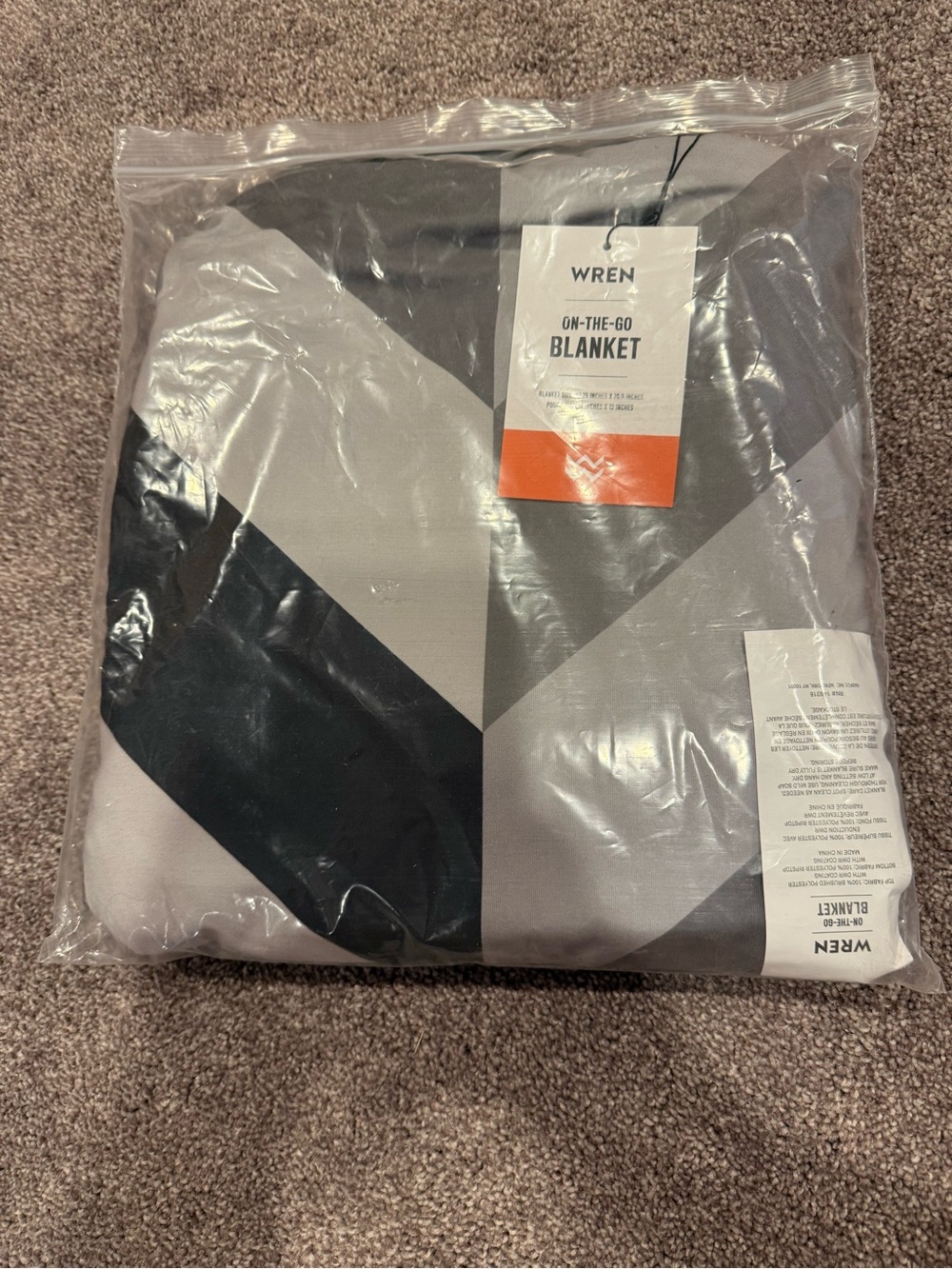 Wren Lightweight Travel Blanket in Gray & Black